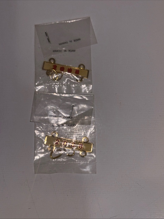 Source Unknown Other - Vintage 2008 Year Bar Pin BadgeAttachment Motorcycle Club HOG GWRRA Red Gold